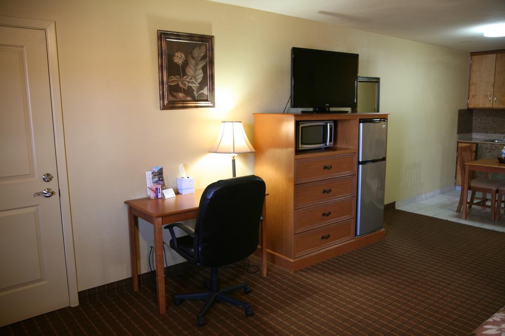 Coach Light Inn Brenham Bagian luar foto