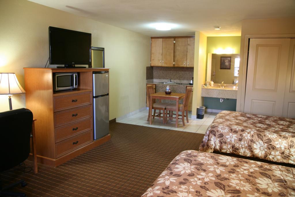 Coach Light Inn Brenham Ruang foto