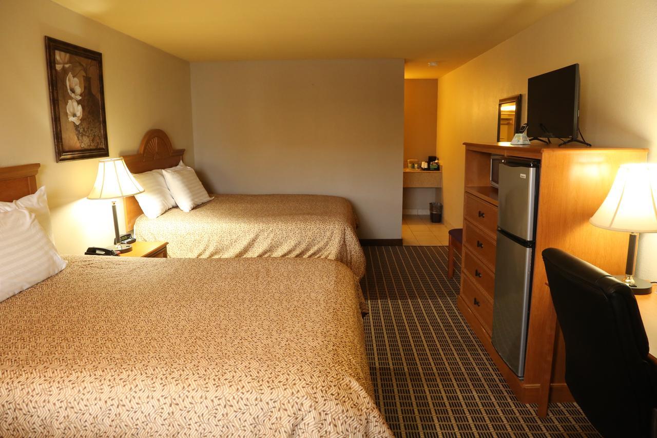 Coach Light Inn Brenham Bagian luar foto
