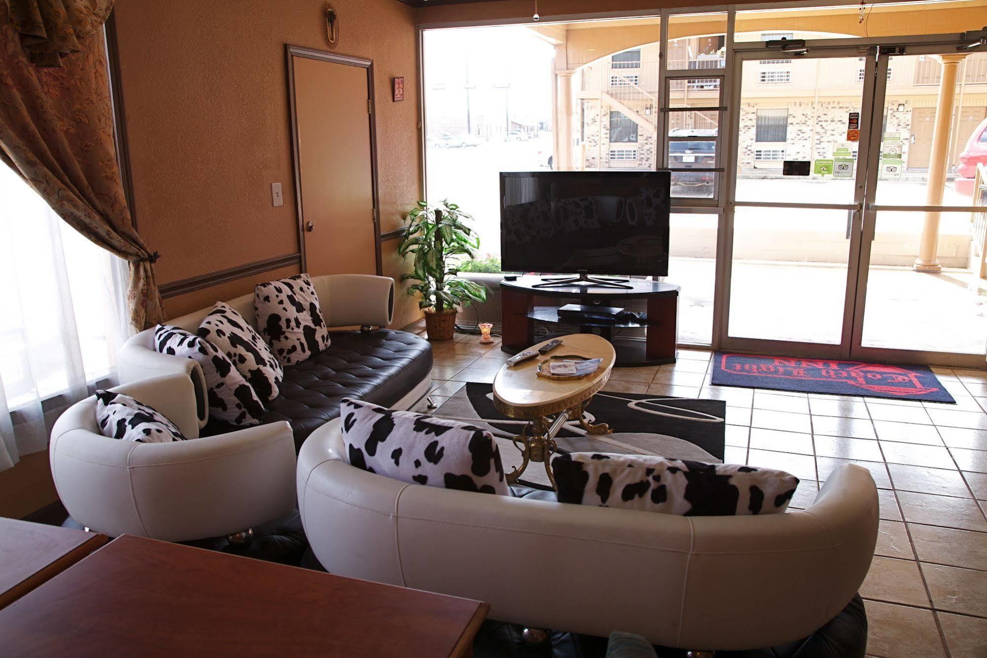 Coach Light Inn Brenham Bagian luar foto